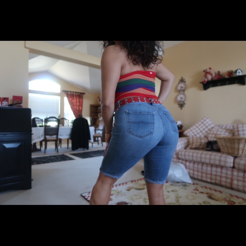 Booty Rounding Bermuda Shorts
